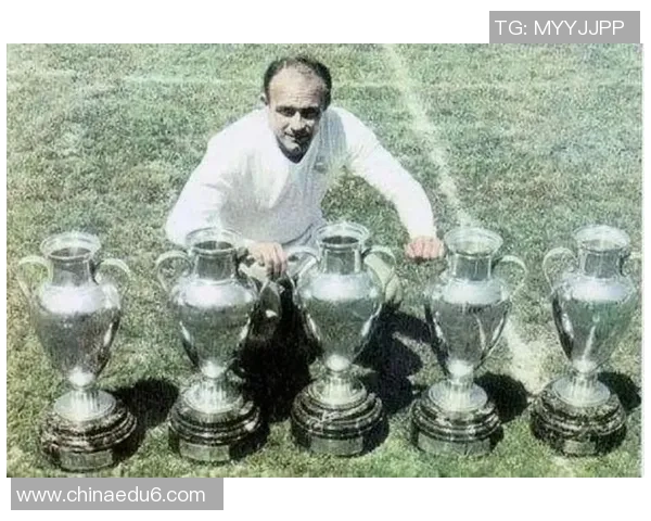 全球足球十大球星排名解析 各大顶级球员的巅峰表现与成就盘点