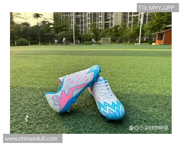 球星们的鞋柜揭秘 哪些足球鞋成为他们场上必备利器