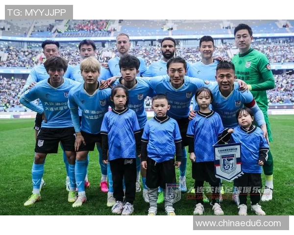 球星风采尽显 足球场上英姿飒爽的精彩瞬间与帅气造型展示