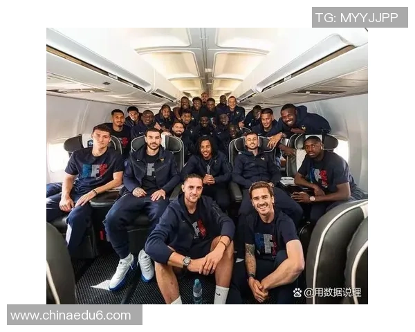 足球巨星送上惊喜礼物给球迷感动瞬间回顾温情互动视频